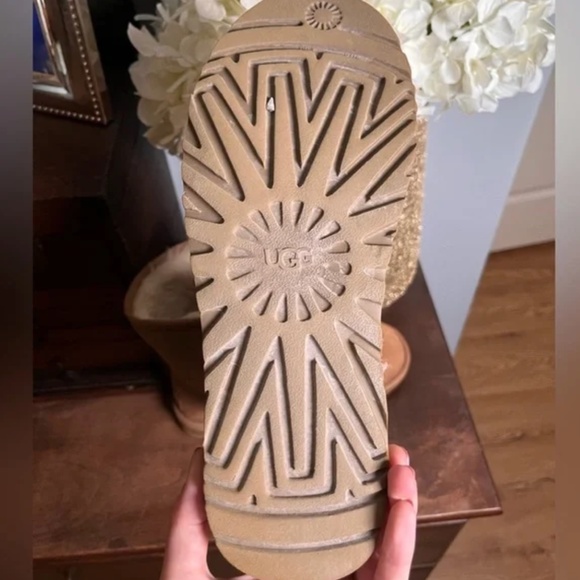 UGG| CLASSIC II SHORT BOOT - Picture 3 of 11